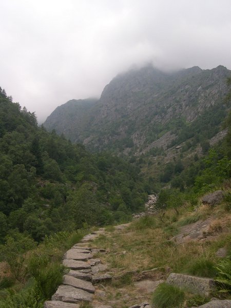 Salendo al lago della Vecchia